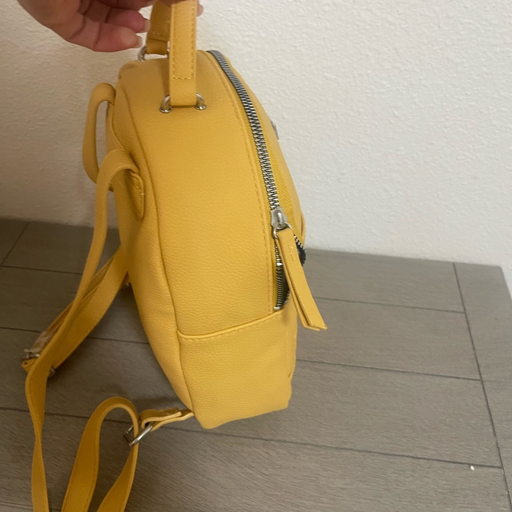 Kenneth Cole Reaction backpack - Picture 2 of 3